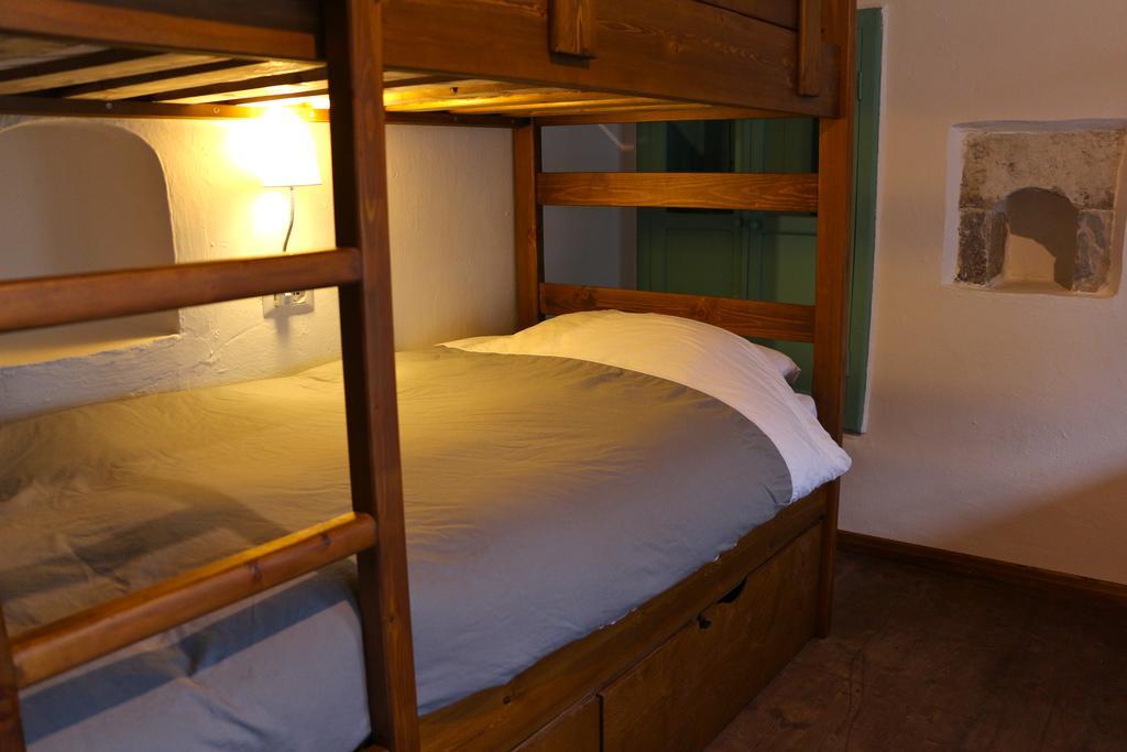 Stone City Hostel Gjirokastër 外观 照片