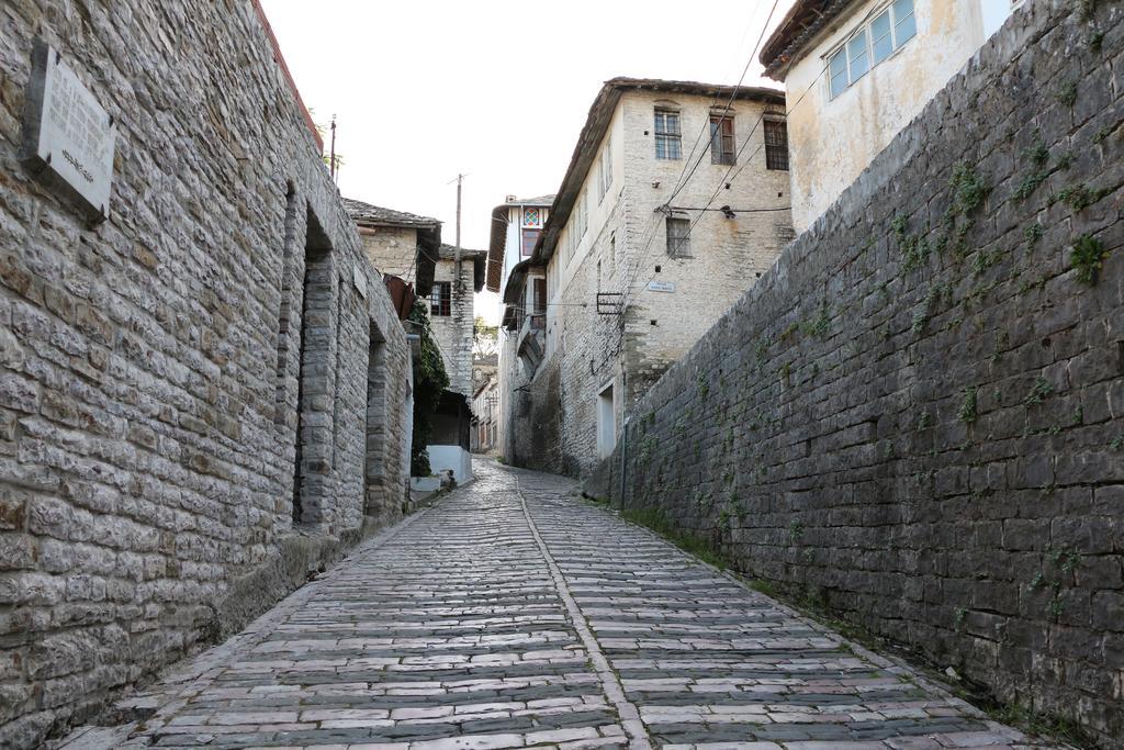 Stone City Hostel Gjirokastër 外观 照片