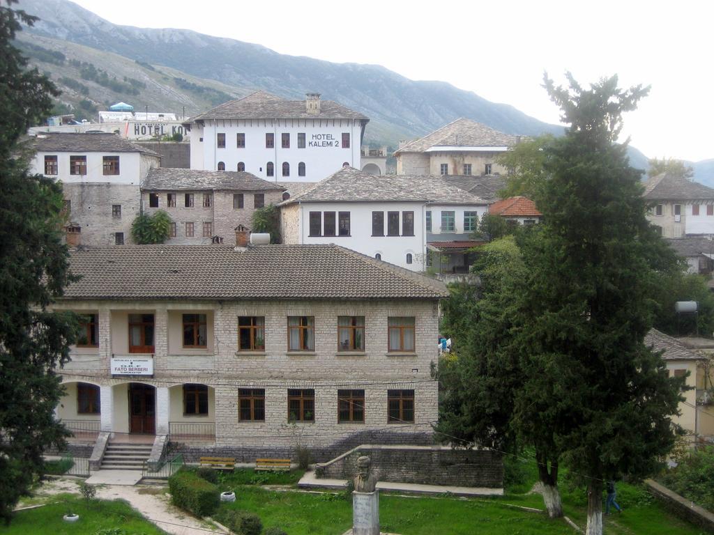 Stone City Hostel Gjirokastër 外观 照片