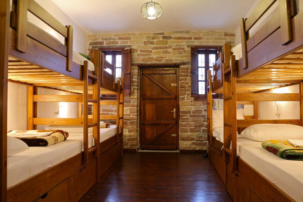 Stone City Hostel Gjirokastër 外观 照片