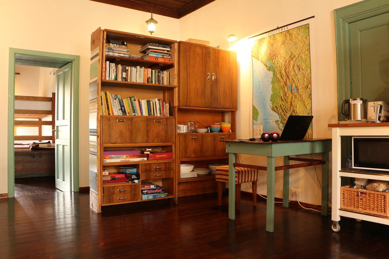 Stone City Hostel Gjirokastër 外观 照片